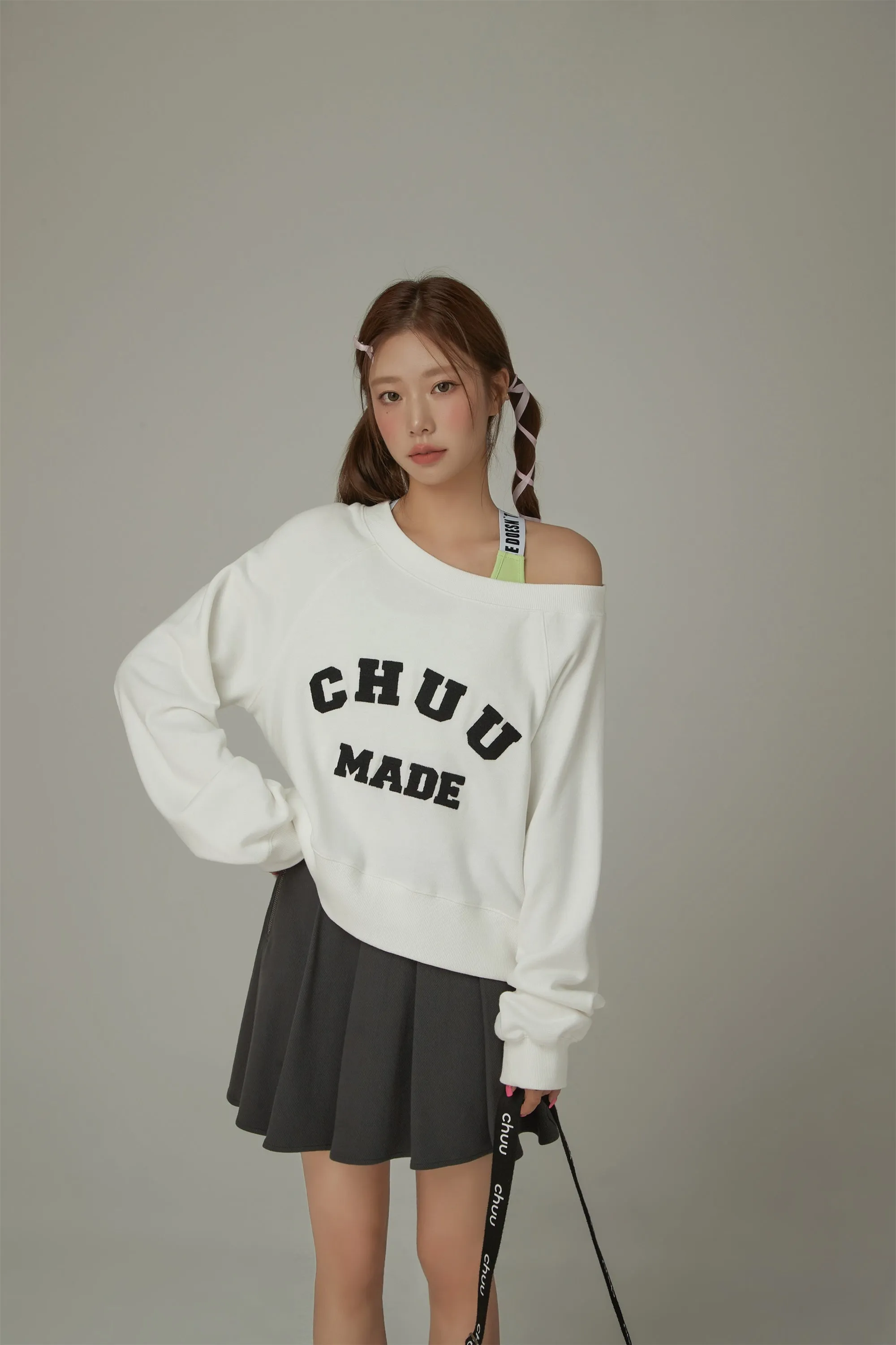 Chuu Made Off The Shoulders Loose Sweatshirt