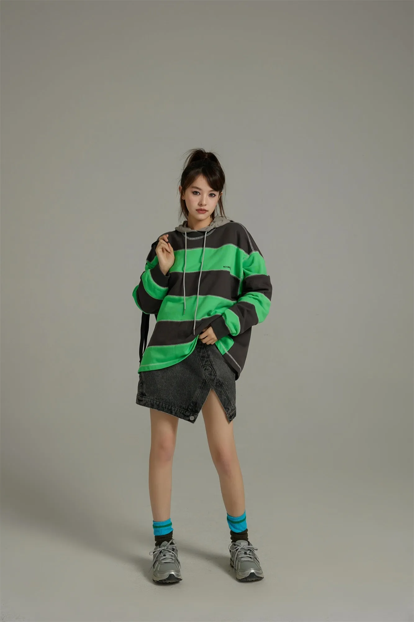 Stripe Color Loose-Fit Sweatshirt